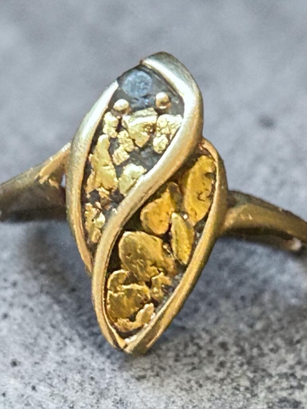 Vintage Solid 14k Gold Ring Inlaid With Alaska Gold Nuggets & Topaz Stone Size 7